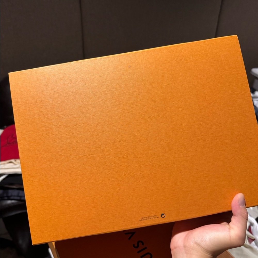 Louis Vuitton Gift Box - Picture 9 of 13